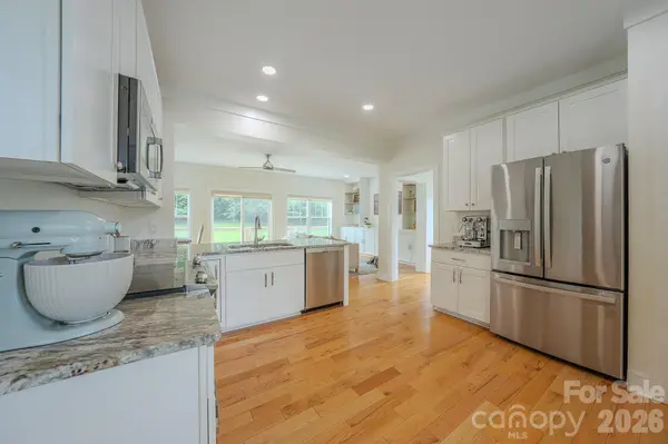160 Ridge View DR, Clyde, NC 28721