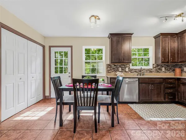 1019 Mountain DR, Candler, NC 28715