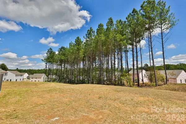6136 Ahoskie DR, Charlotte, NC 28215