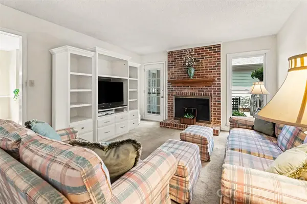 8741 Fieldgate DR, Charlotte, NC 28277