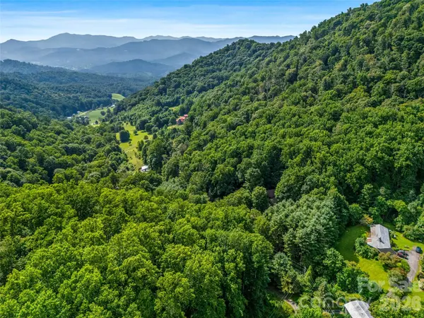 81 Summer Trees LN, Burnsville, NC 28714