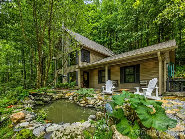 81 Summer Trees LN, Burnsville, NC 28714