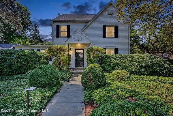 220 Holly LN, Clarks Summit, PA 18411