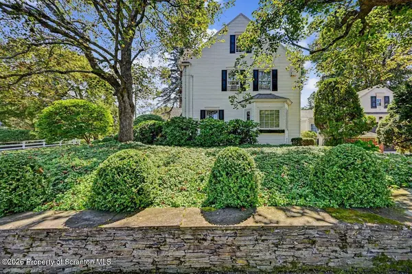 220 Holly LN, Clarks Summit, PA 18411