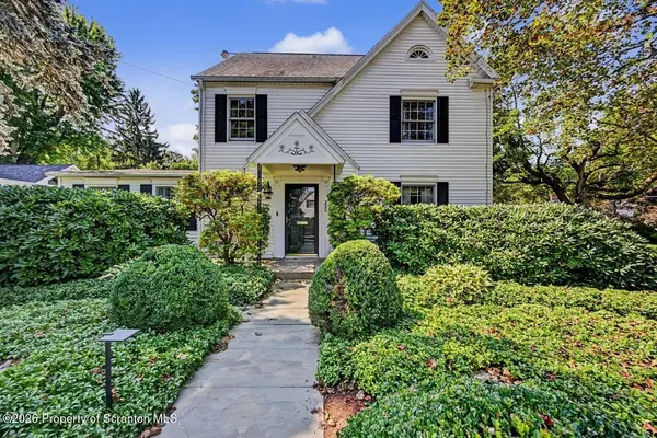 220 Holly LN, Clarks Summit, PA 18411