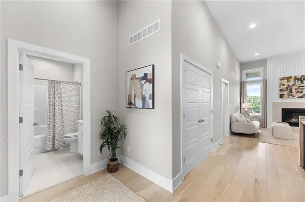 804 NE Algonquin ST, Lee's Summit, MO 64064