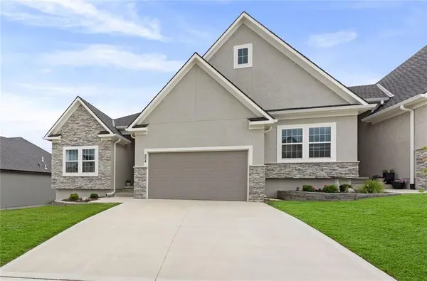 804 NE Algonquin ST, Lee's Summit, MO 64064