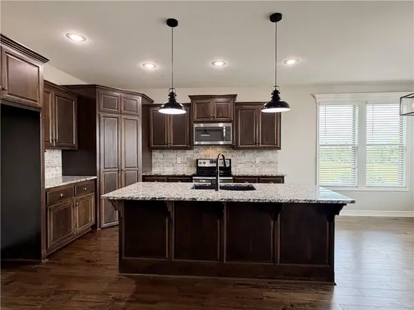 1029 NE Copperwood DR, Lee's Summit, MO 64086