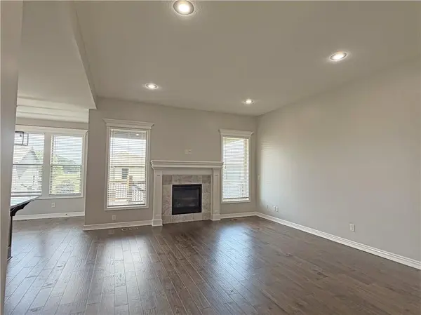 1029 NE Copperwood DR, Lee's Summit, MO 64086
