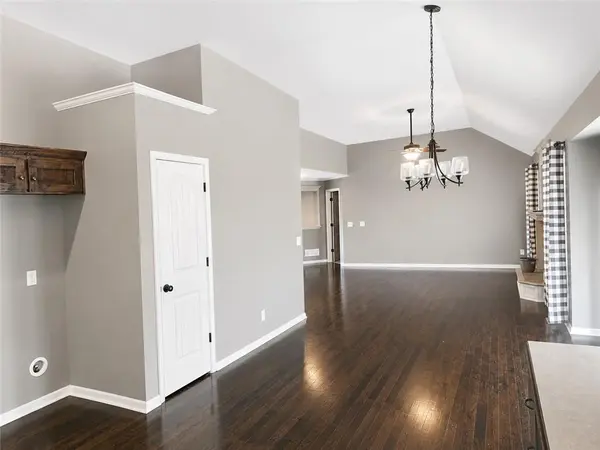 412 Duncan DR, Liberty, MO 64068