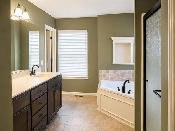 412 Duncan DR, Liberty, MO 64068