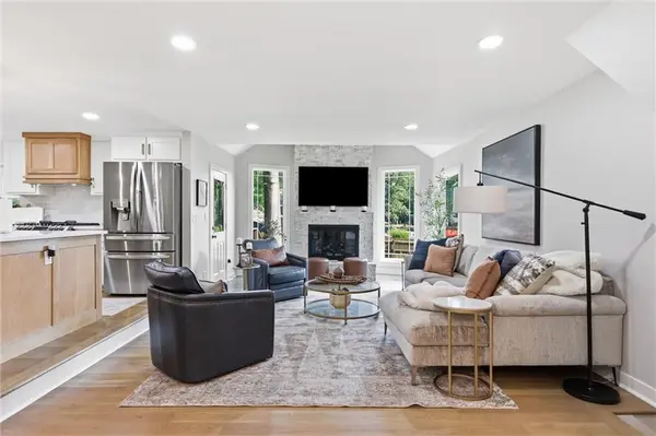 7500 W 98th TER, Overland Park, KS 66212