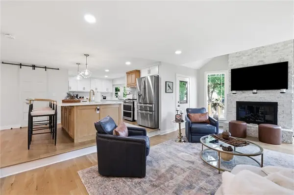 7500 W 98th TER, Overland Park, KS 66212