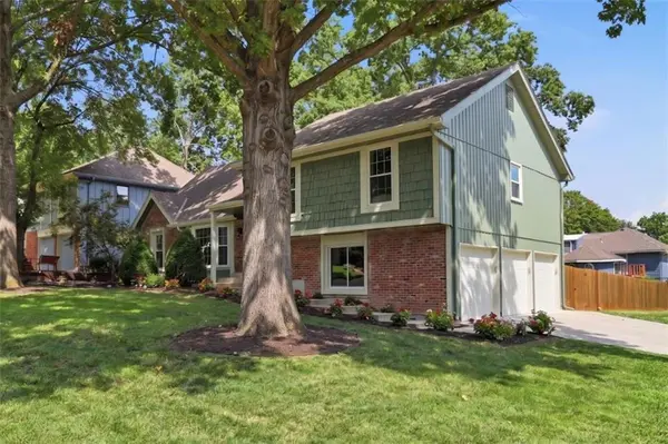 7500 W 98th TER, Overland Park, KS 66212