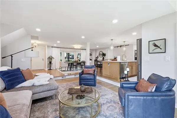 7500 W 98th TER, Overland Park, KS 66212