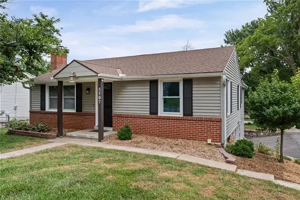 5507 Cody ST, Shawnee, KS 66203