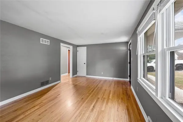 5507 Cody ST, Shawnee, KS 66203