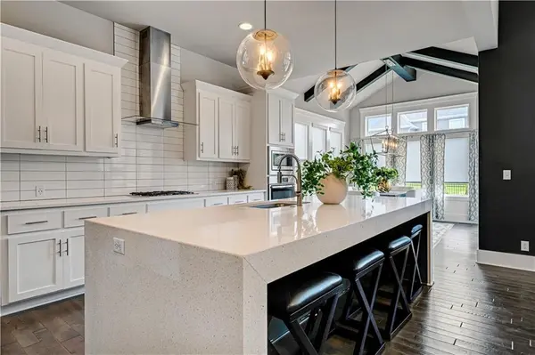 11510 W 157th TER, Overland Park, KS 66221