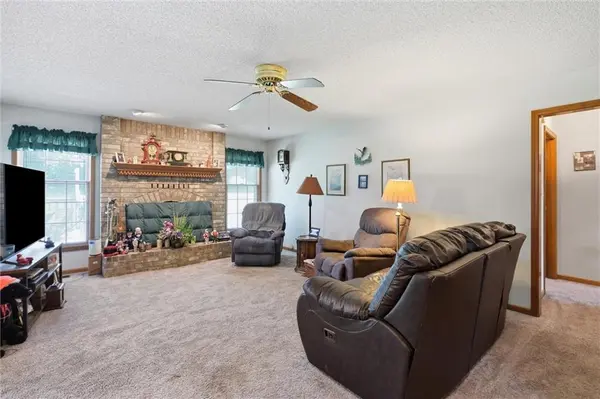 33405 E Oak Hill School RD, Oak Grove, MO 64075