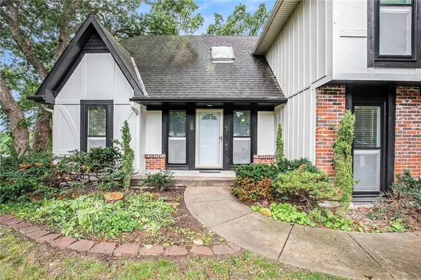 13805 W 78th TER, Lenexa, KS 66216