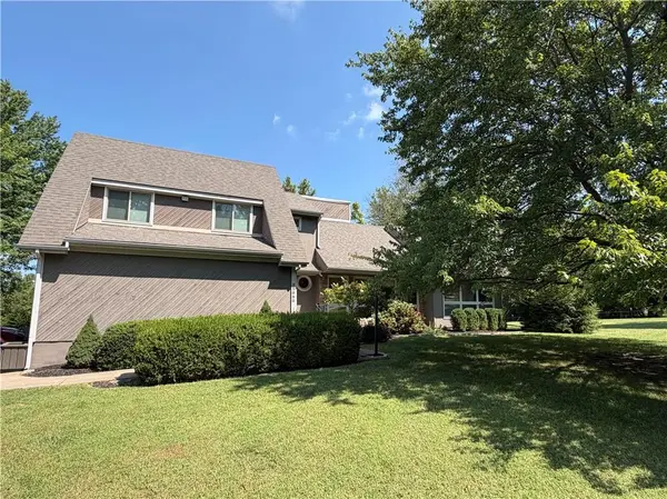 25050 W 129th TER, Olathe, KS 66061