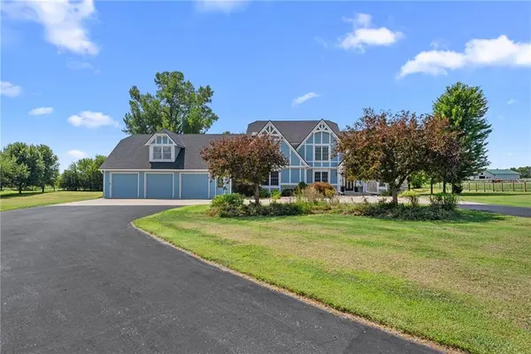 16935 W 175th ST, Olathe, KS 66062