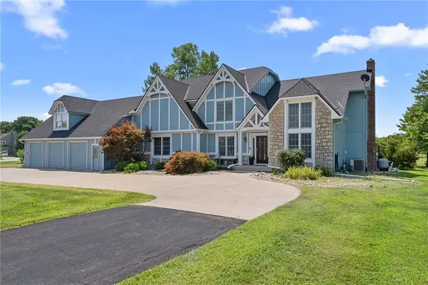16935 W 175th ST, Olathe, KS 66062