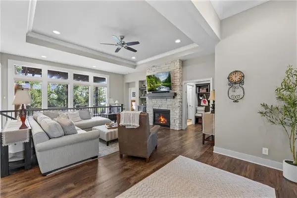 4461 Lakeview TER, Basehor, KS 66007
