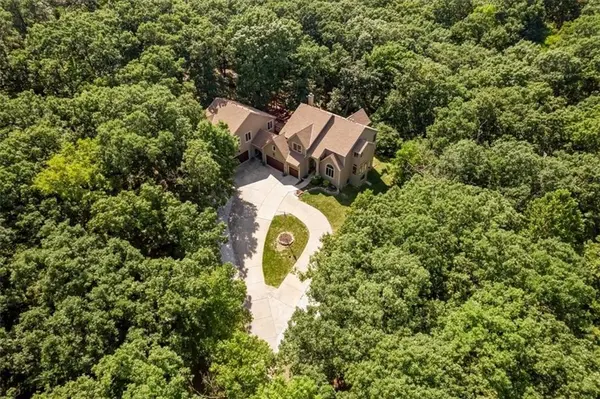 708 S 102 ST, Edwardsville, KS 66111