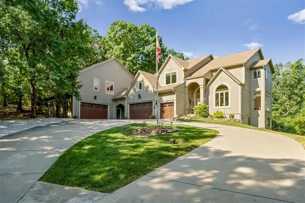 708 S 102 ST, Edwardsville, KS 66111
