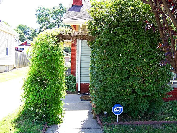2814 Edmond ST, St Joseph, MO 64501