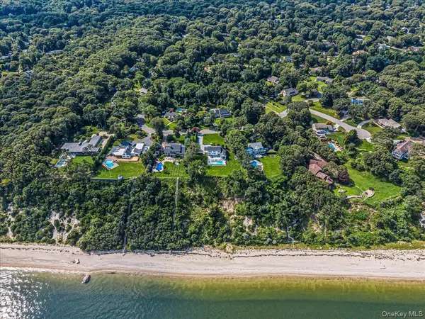 37 Soundview DR, Shoreham, NY 11786