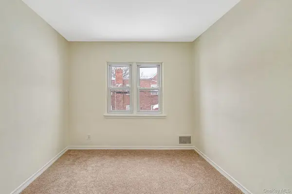 75-07 198th ST #2, Fresh Meadows, NY 11366