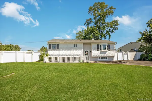 2401 Wave AVE, Medford, NY 11763