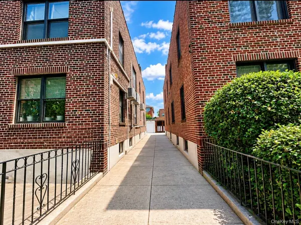 46-19 65th PL, Woodside, NY 11377