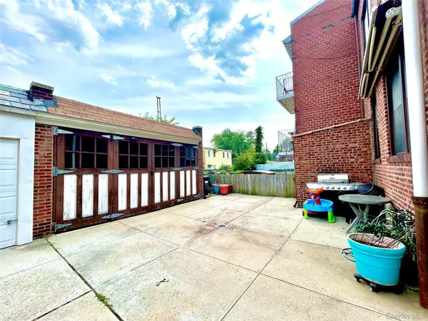 46-19 65th PL, Woodside, NY 11377