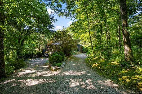 33 Dry Pond RD, Cold Spring, NY 10516
