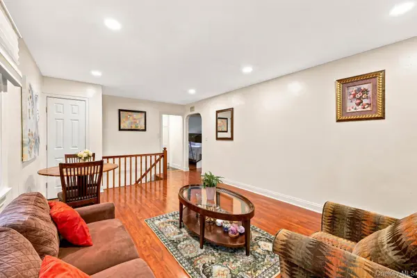 73-02 Springfield BLVD #2FL, Oakland Gardens, NY 11364