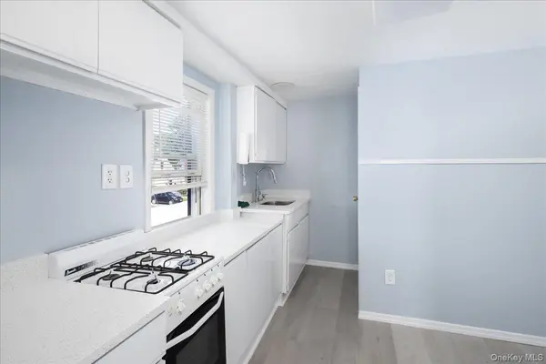 204 Monroe ST, Franklin Square, NY 11010