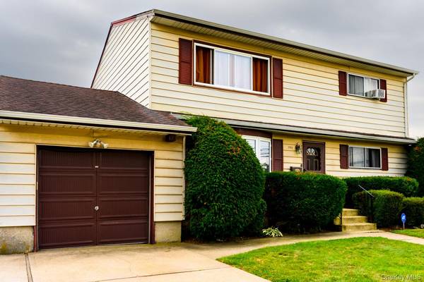 191 N Virginia AVE, Massapequa, NY 11758