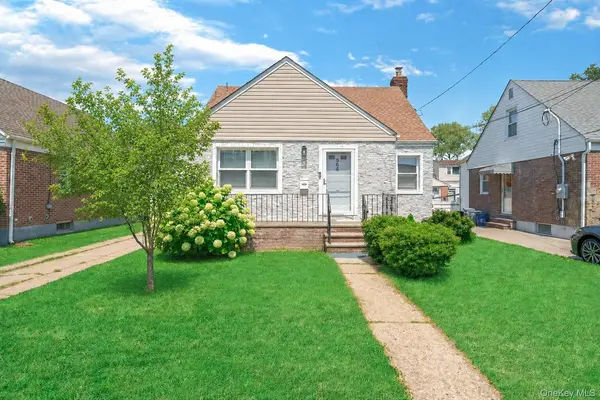35 79th AVE, New Hyde Park, NY 11040