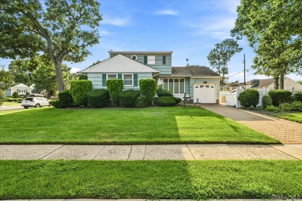 1426 MEADOW LN, Seaford, NY 11783
