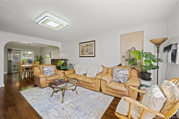 75-31 Furmanville AVE, Middle Village, NY 11379