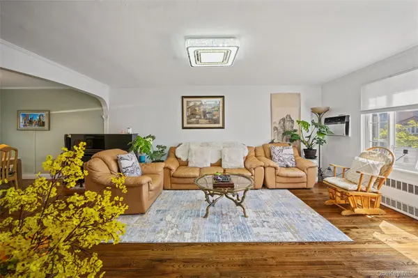 75-31 Furmanville AVE, Middle Village, NY 11379