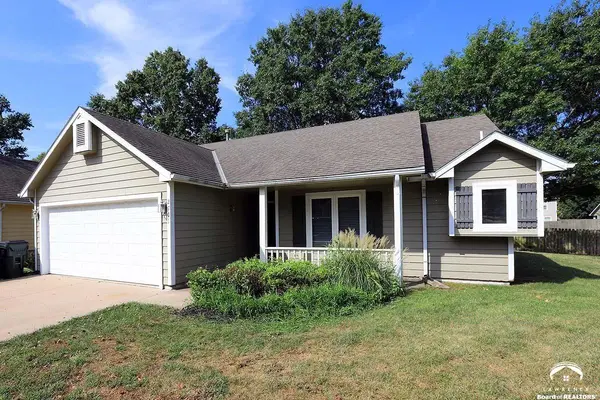 2701 Meadow PL, Lawrence, KS 66047