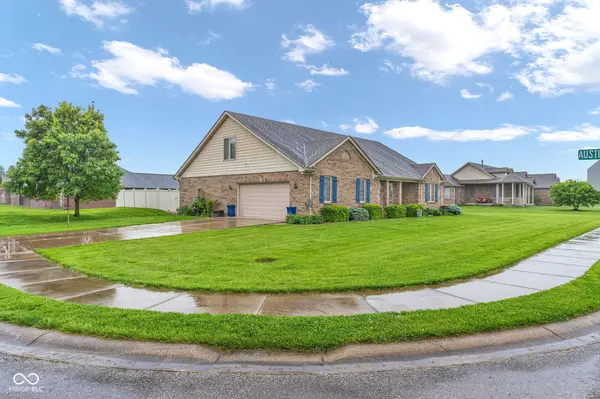 5243 Chloe LN, Seymour, IN 47274