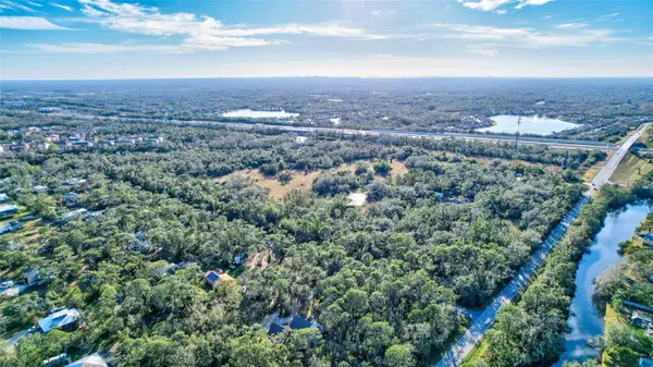 8330 LINGER LODGE RD, Bradenton, FL 34202