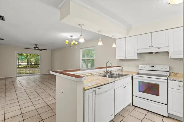 4631 SUMMERWIND DR #16, Sarasota, FL 34234