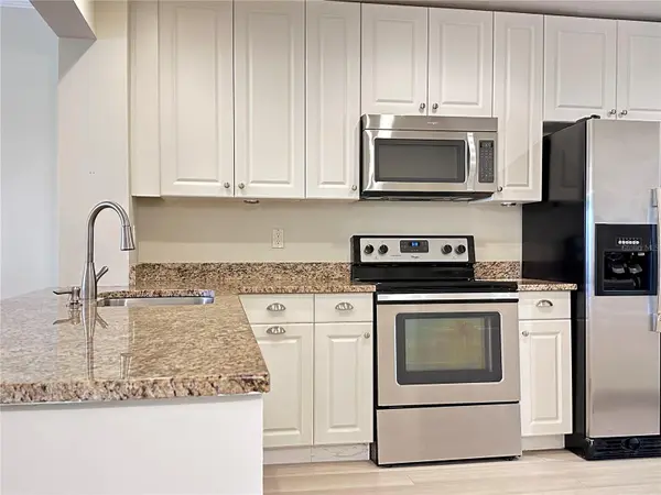7173 W COUNTRY CLUB DR N #242, Sarasota, FL 34243