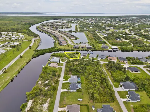 8050 SANTA CRUZ DR, Port Charlotte, FL 33981
